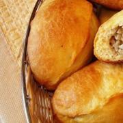 Meat pies: step-by-step recipes with photos To create a culinary product with a crispy crust and juicy filling, you need to prepare the following ingredients