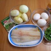 Fish and potato casserole in the oven: prepare a dish with vegetables and cheese