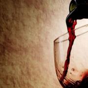 Как влияет на организм красное вино: польза и вред напитка